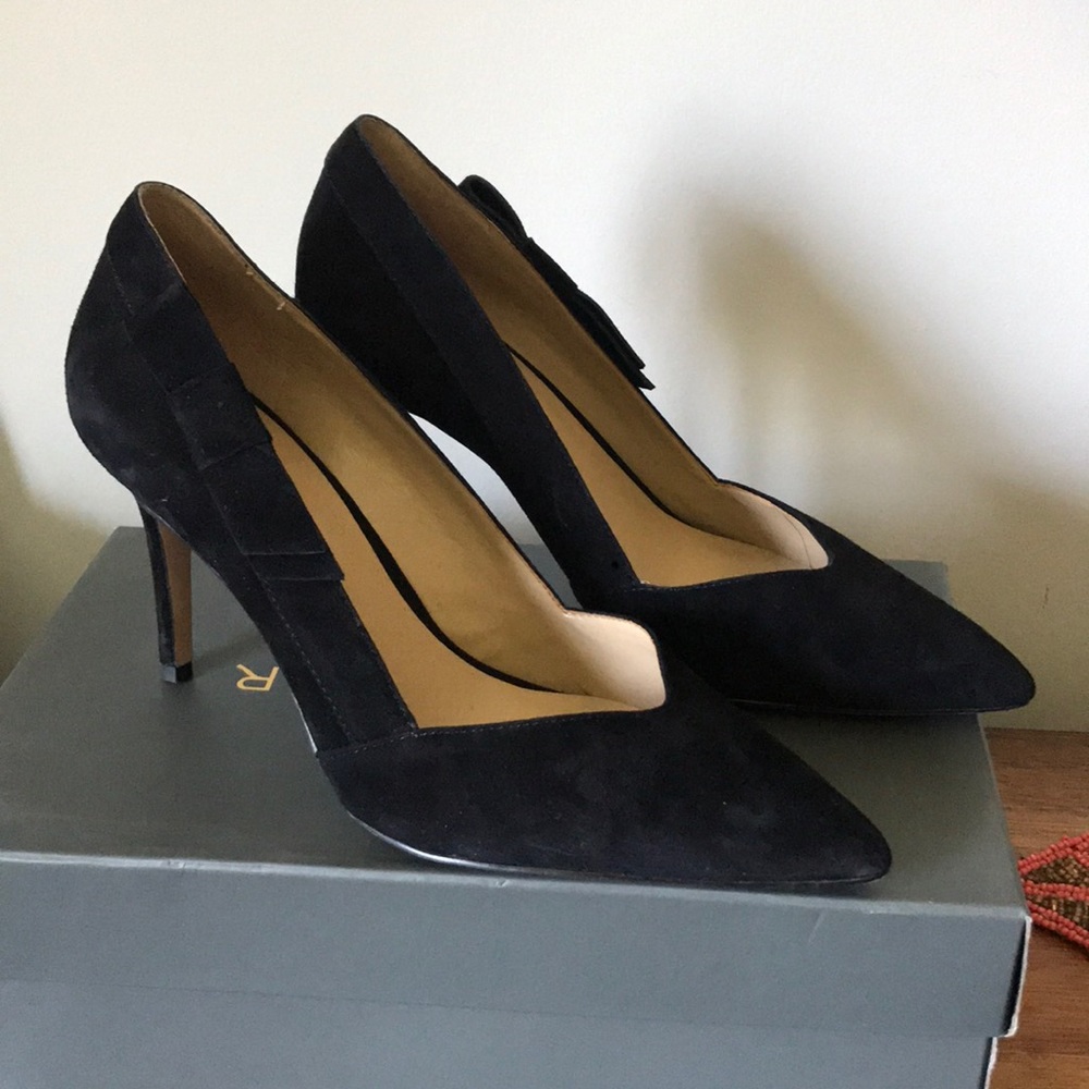 Ann taylor Kayla black suede side bow heels 9